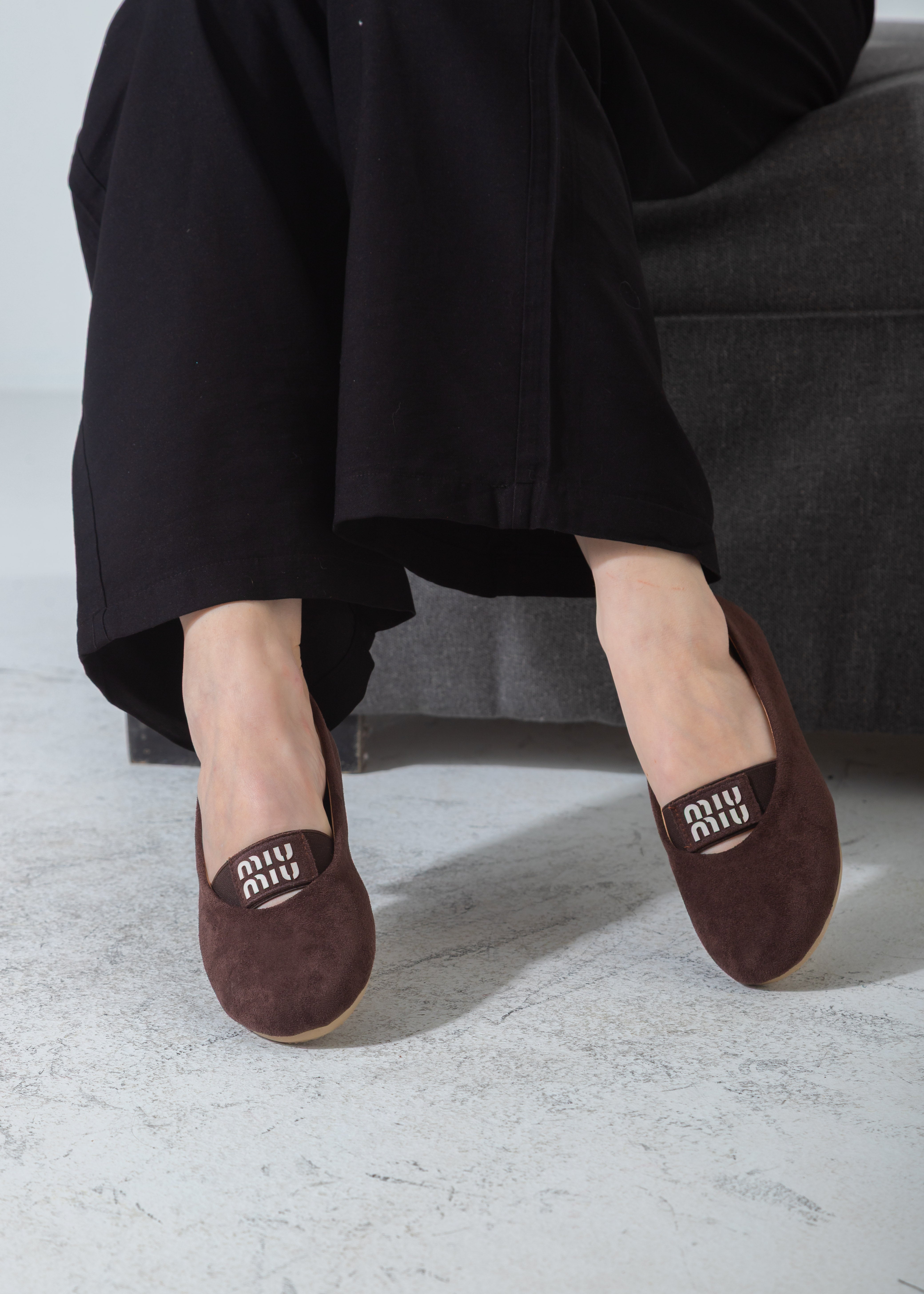 Suede Logo-Strap Flat-brown